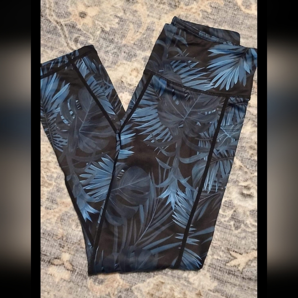Tropical leaf leggings size small